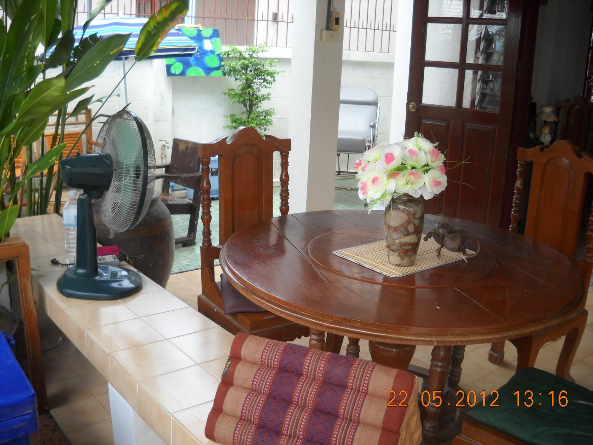 Srikrung Guesthouse Phra Nakhon Si Ayutthaya Exterior foto