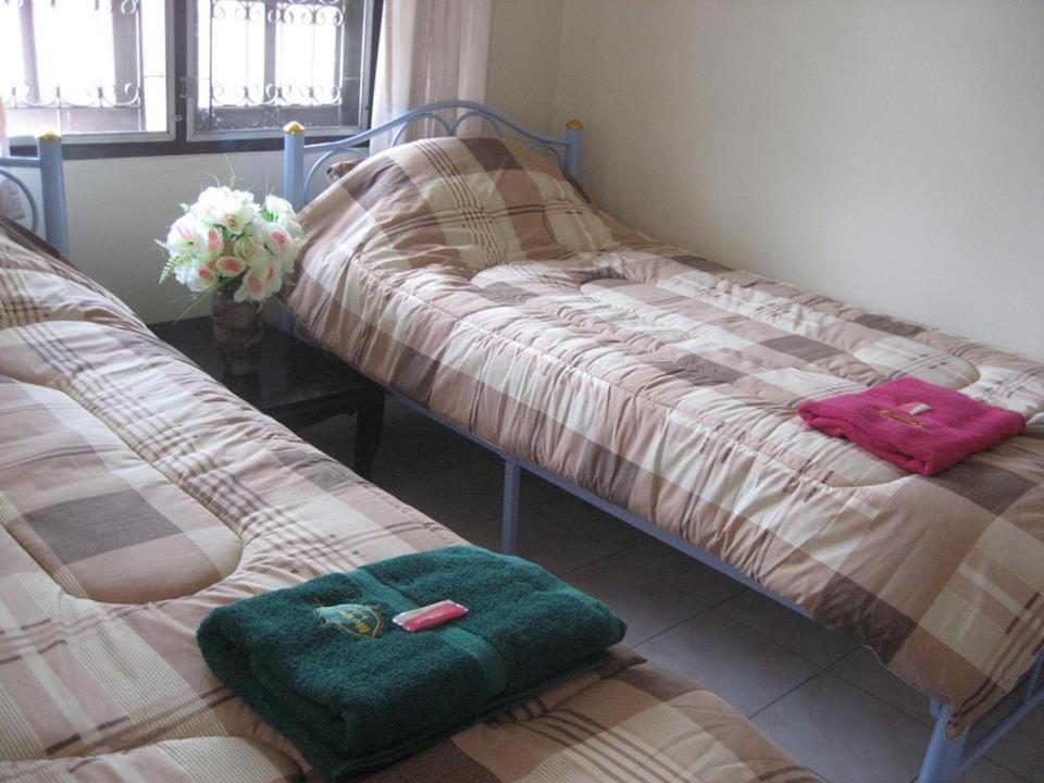 Srikrung Guesthouse Phra Nakhon Si Ayutthaya Habitación foto